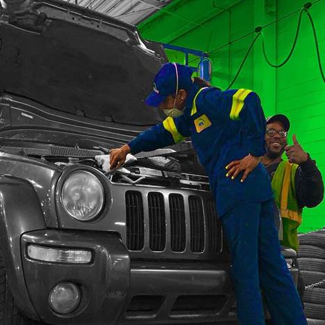 Inspectors at My Auto Store reviewing a Jeep Liberty